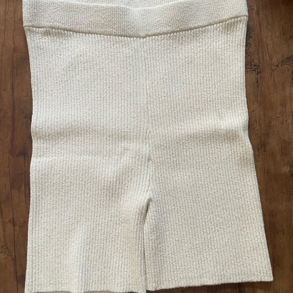 Urban Outfitters Sassi Biker Shorts - Picture 3 of 5